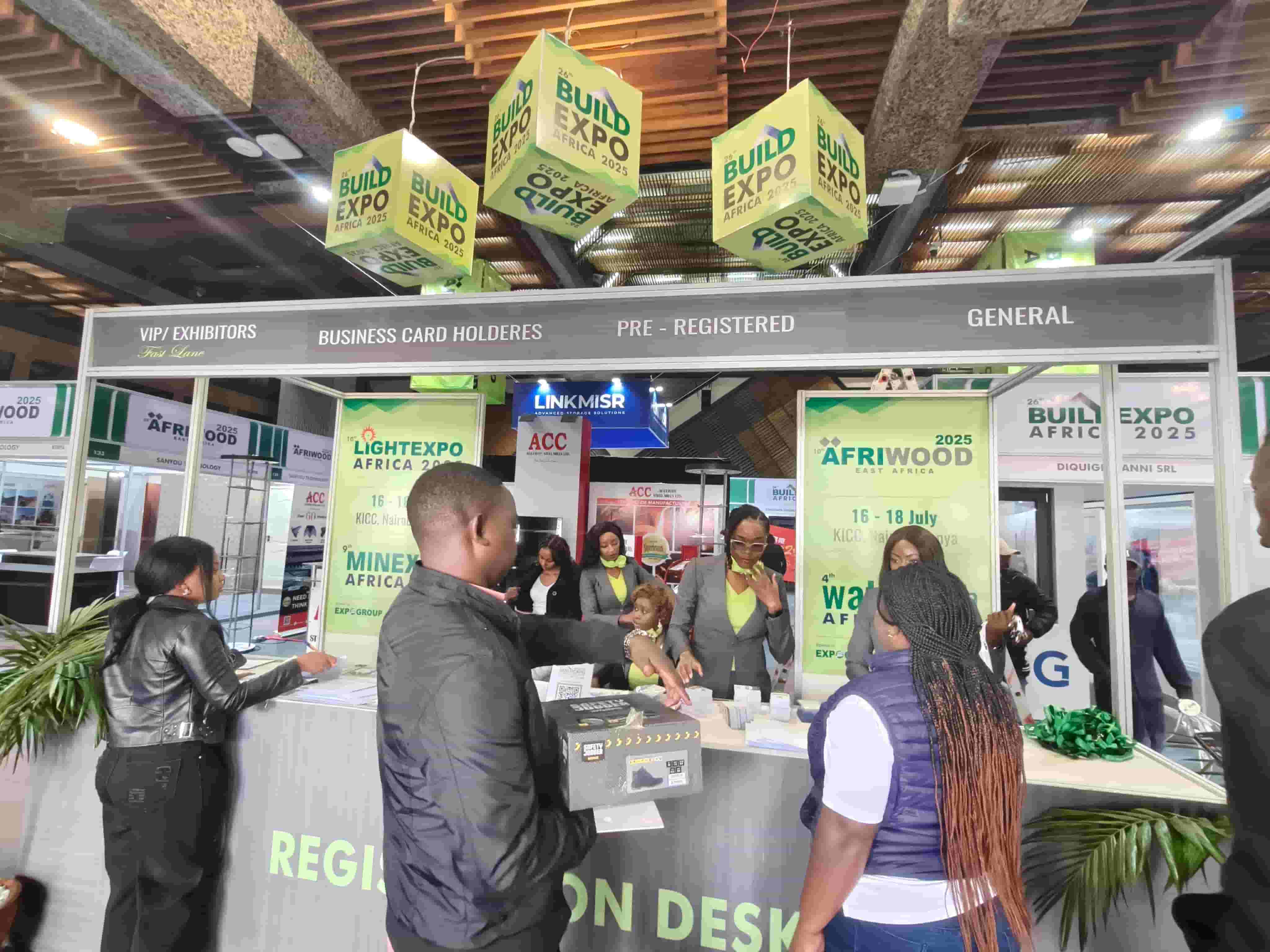 Salon international des machines de construction du Kenya L'exposition des excavatrices Jing Gong a attiré beaucoup d'attention