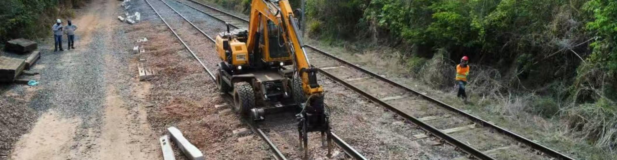 Lame de régulateur de ballast ferroviaire